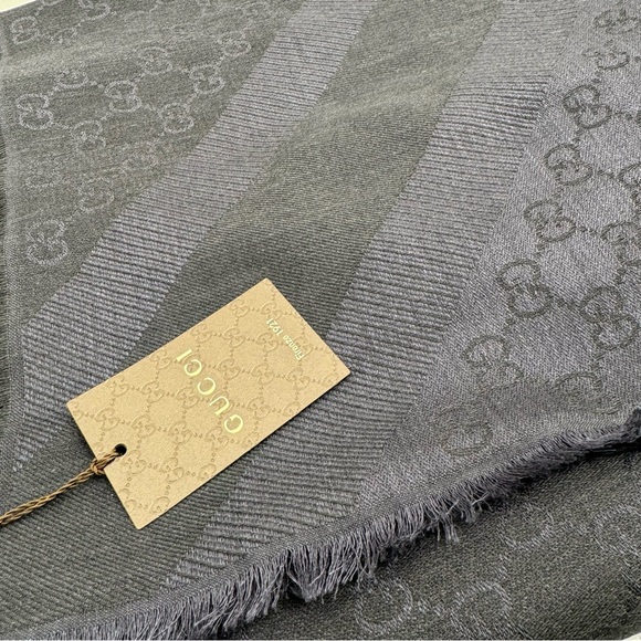 GUCCI scarf shawl GG Guccissima 140x140 cm wool silk 281942 Navy Black - Picture 15 of 16